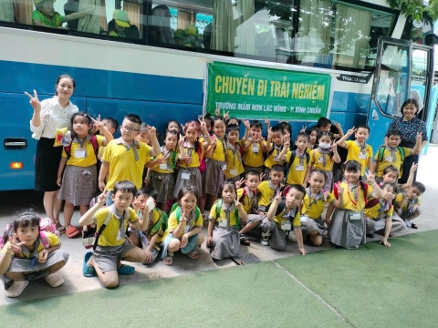 Em là học sinh lớp lá