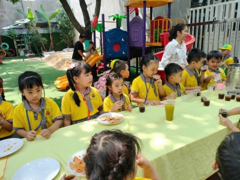 Em là học sinh lớp lá