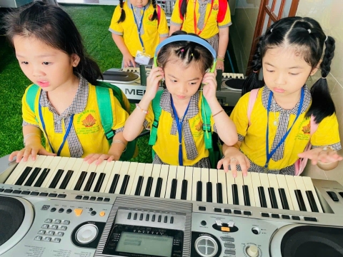 Em là học sinh lớp lá