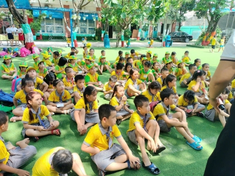 Em là học sinh lớp lá