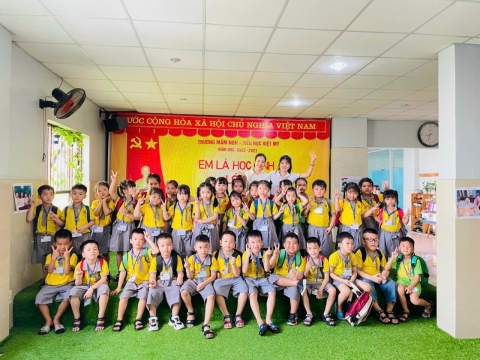 Em là học sinh lớp lá