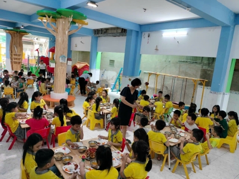 Em là học sinh lớp lá