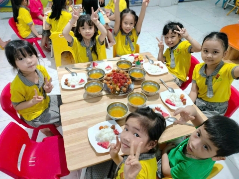 Em là học sinh lớp lá