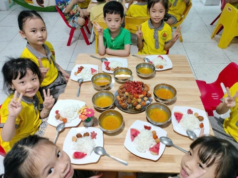 Em là học sinh lớp lá